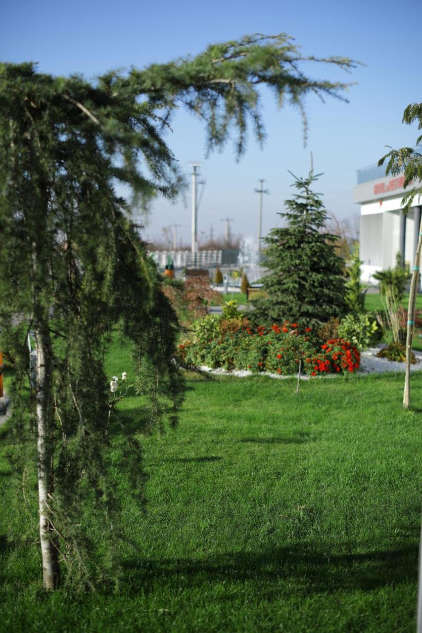 Meliss Events Hotel Craiova Exterior photo